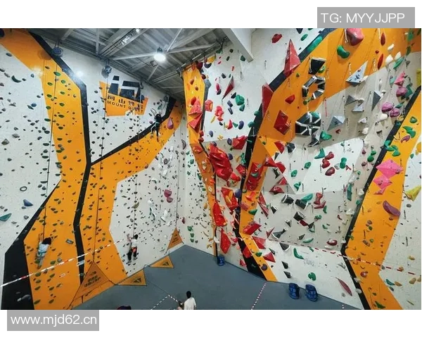 成都攀岩队的盯防体系与攀岩战术的深度解析与应用探讨